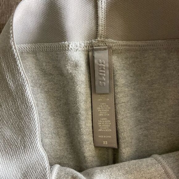 Skims Outdoor Basics Heather Gray Biker Shorts - Picture 7 of 7